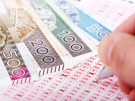 Lotto winner spends $42,000 on new teeth that took nine hours to perfect